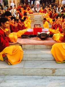 Young pandits host the evening aarti